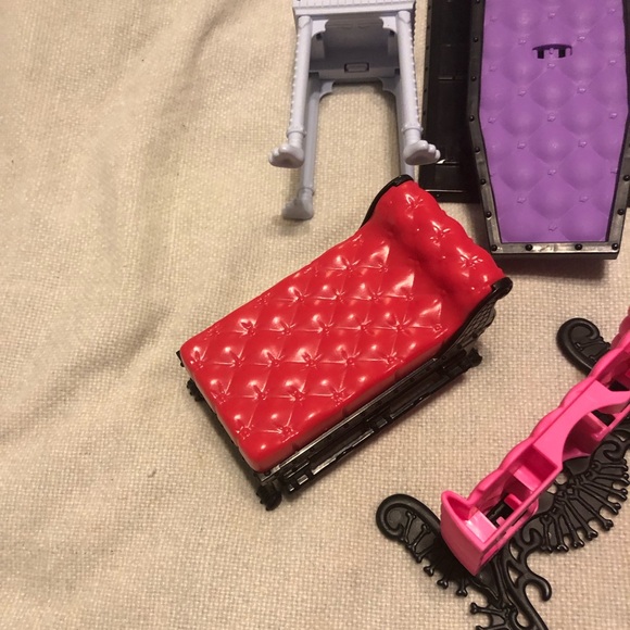 Monster High furniture and accessories lot - Picture 7 of 7